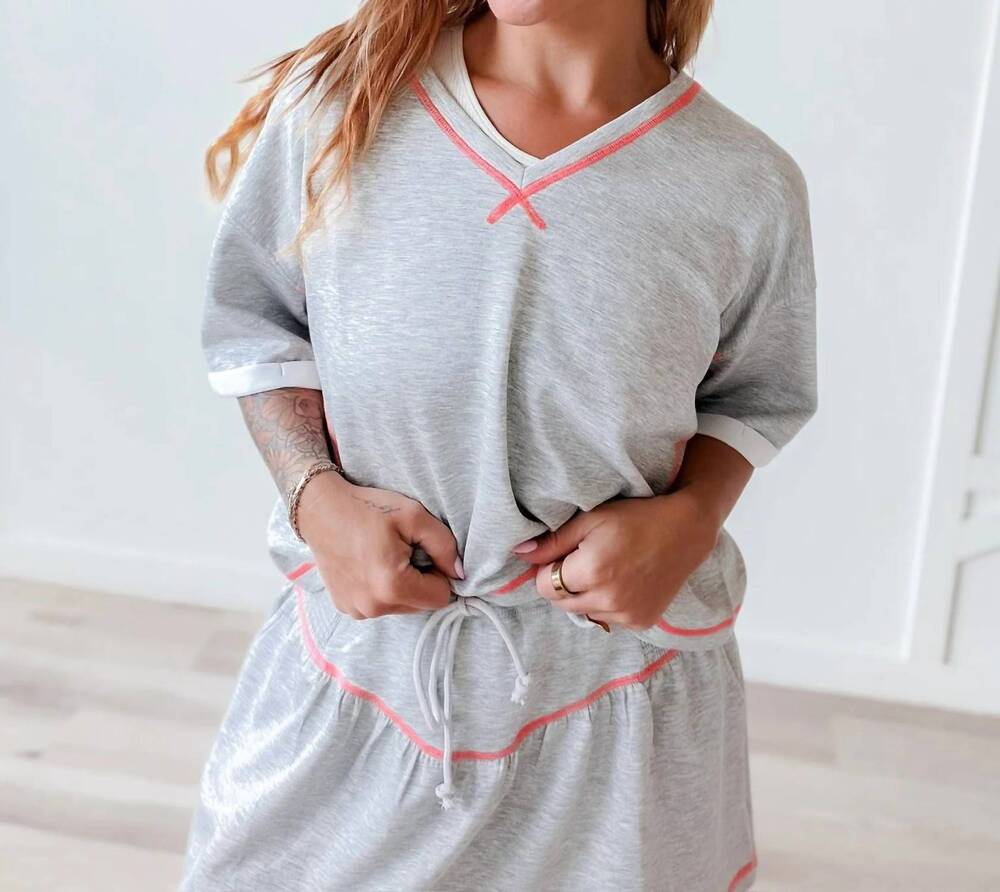 NEW DAVI & DANI louisa accent stitch v-neck tee in heather grey